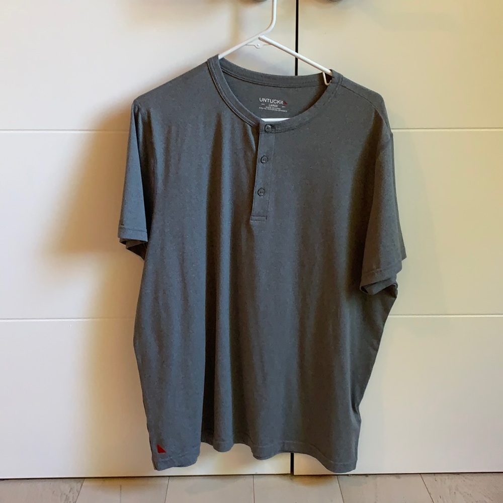 Untuckit Henley